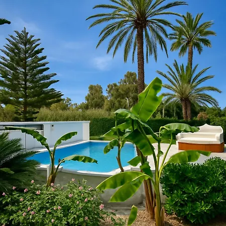 Drita-beachfront With Private Pool فيلة إِستيبونا