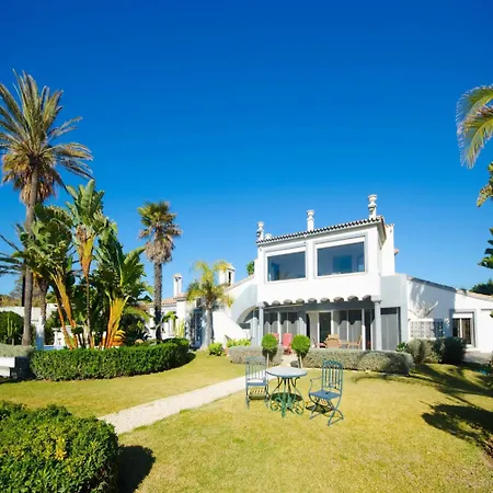 Villa Drita-beachfront With Private Pool Estepona