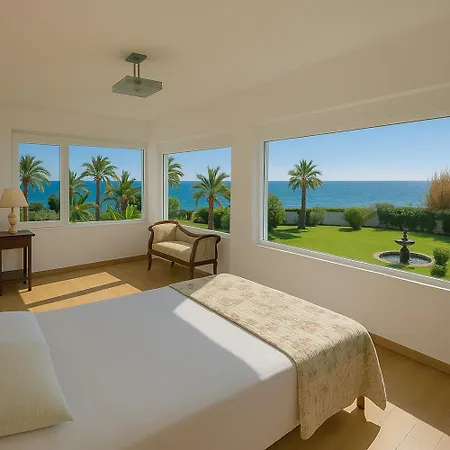 Drita-beachfront With Private Pool 빌라