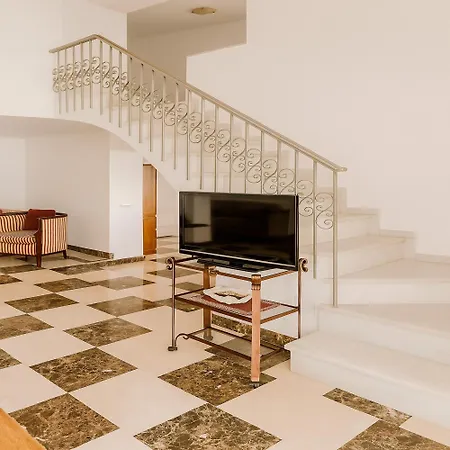 וילה Drita-beachfront With Private Pool *